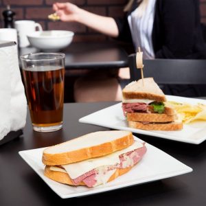 Plato Cuadrado de 20.3 cms Blanco Brillante Marca Ecor (24 PIEZAS POR CAJA)