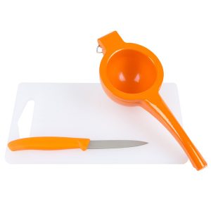 KIT PARA BAR CON TABLA 10 X 6 X 3/8 PG, CUCHILLO Y EXPRIMIDOR COLOR NARANJA CHOICE
