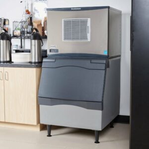 Maquina Fabricadora de Hielo Scotsman de Capacidad de 352 KG por Dia y Deposito de Almacenaje de 243 KG