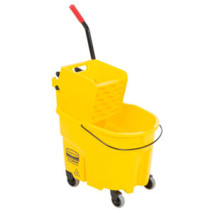 Carrito exprimidor de trapeador Rubbermaid de 35 Qt, color amarillo