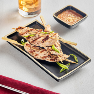 Plato Rectangular De Melamina Negro Mate Con Borde Marfil 8 3/8 X 4 3/8 Pg Acopa Ugoki (Precio Por 12 Piezas)